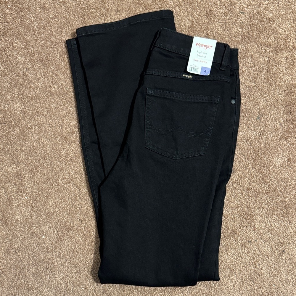 Wrangler Women's Classic Black Straight Leg Jeans - Picture 3 of 4